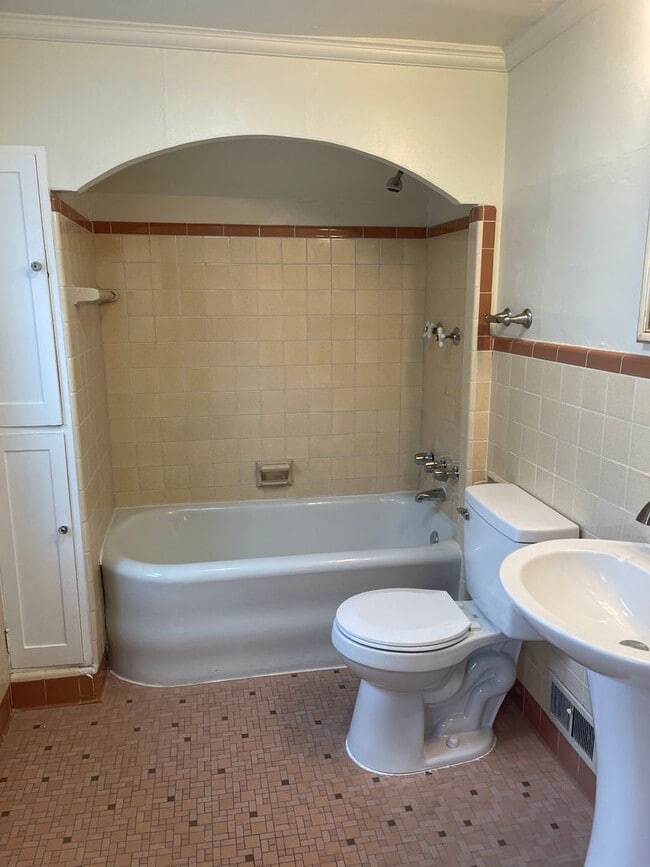 Building Photo - Completely Remodeled 3 Bedroom House