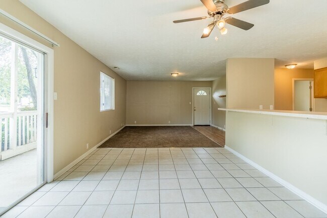 Building Photo - **$500 Move In Credit - SHORT TERM LEASE O...