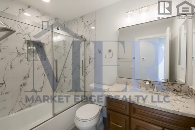 Building Photo - 4Bed/2Bath House at University/Dobson--Complete Remodel w/Pool!