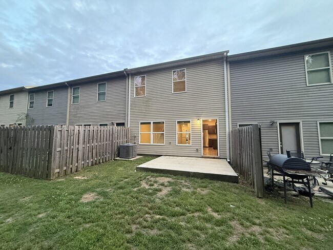Building Photo - 680 The Heights Ln