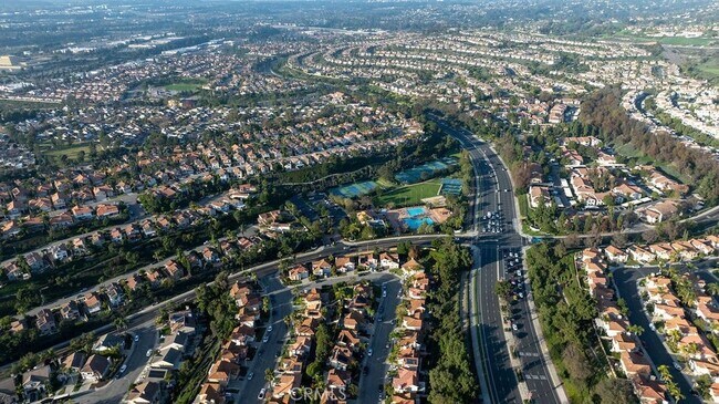 Building Photo - 28645 Via Pasatiempo