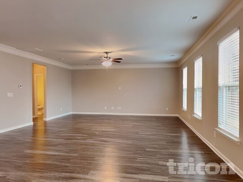 Building Photo - 10031 Wrigley Dr