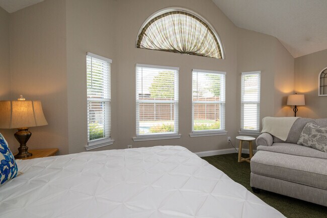 Building Photo - 3410 Los Alamos Ln