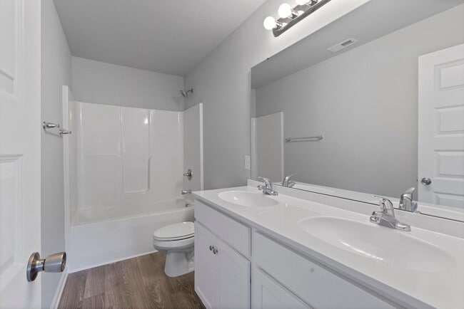 Building Photo - Townhouse For Rent in Holly Ridge