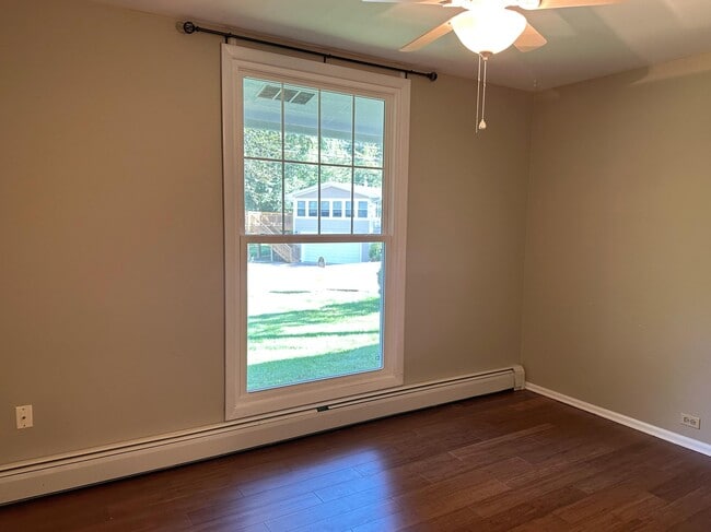 Building Photo - 856 Brickley Dr