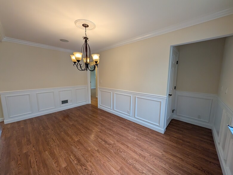 Building Photo - 449 Van Buren St