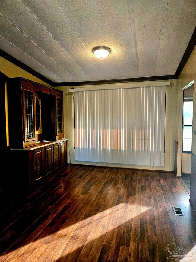 Building Photo - 649 Hwy 95A N