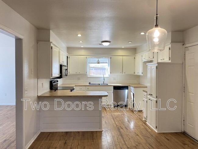 Building Photo - 304 Linda Ln