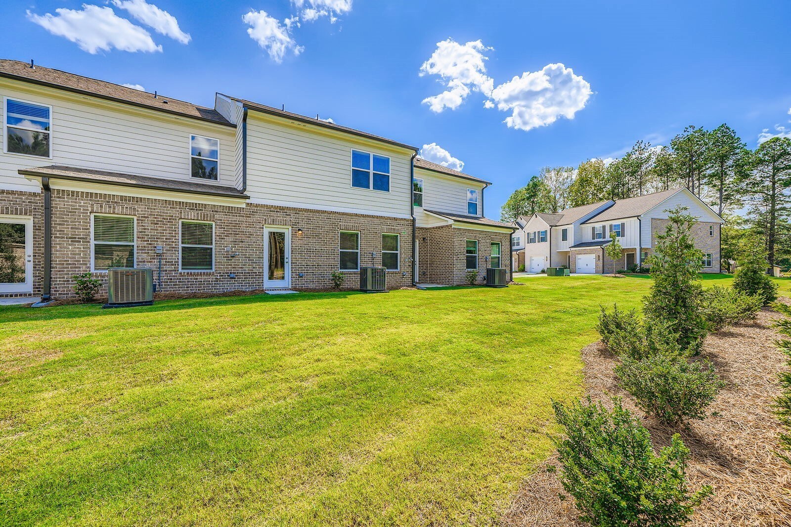 Building Photo - 99 Basswood Ln