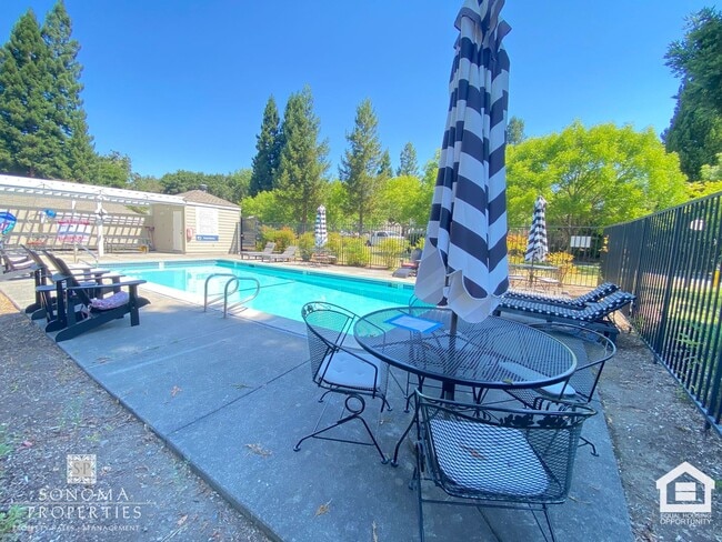 Building Photo - Furnished 2bd/2ba Condo!