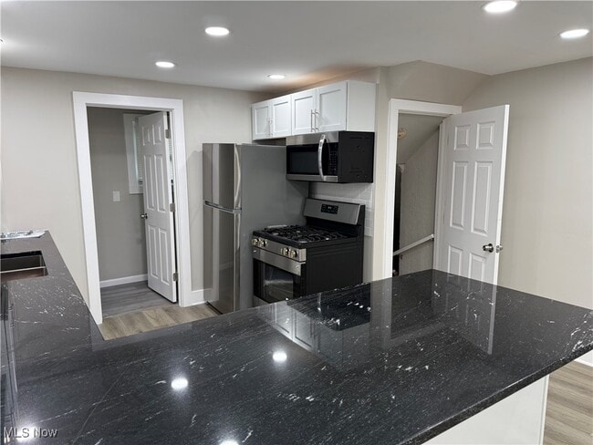 Building Photo - 920 Bloomfield Ave