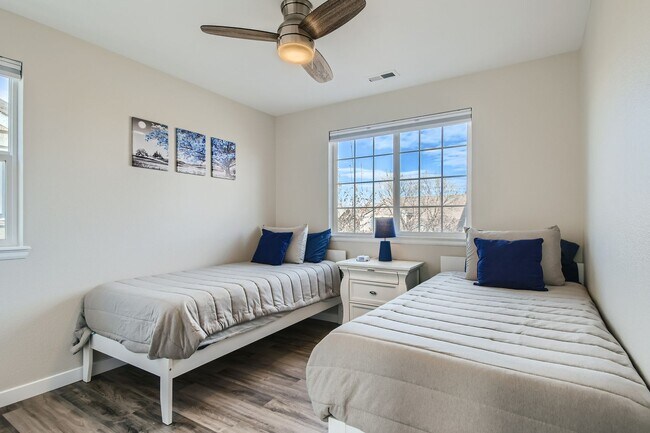 Building Photo - Lovely 3 BDR/3BA Home - 20 Minutes to Denver