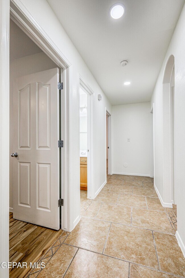 Building Photo - 6289 Cosecha Luna Cir