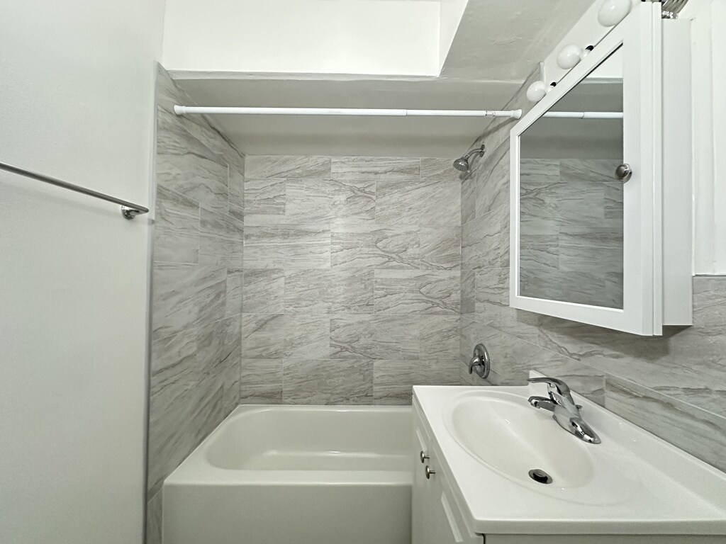 Building Photo - 1408 Carol St