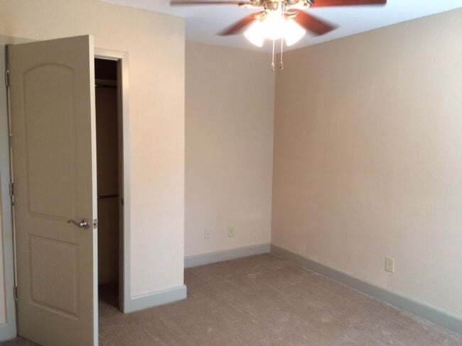 Building Photo - Cute 3/2 duplex in Frisco, Tx- Available NOW and Renovated