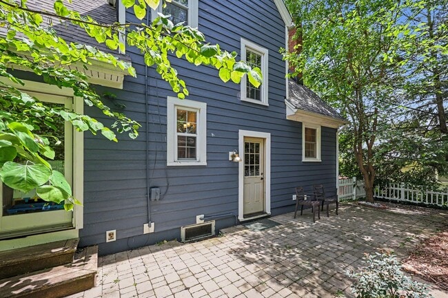 Building Photo - 307 Doty Ave