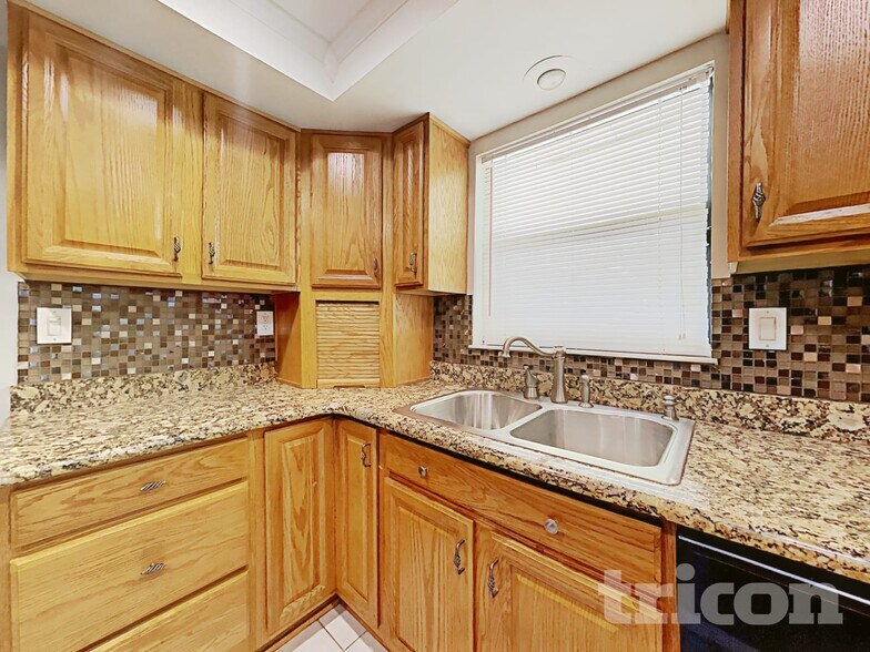 Building Photo - 8108 Chickasaw Ln