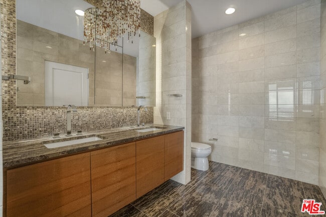 Building Photo - 900 W Olympic Blvd