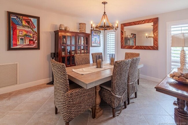 Building Photo - 2385 SW Creekside Dr