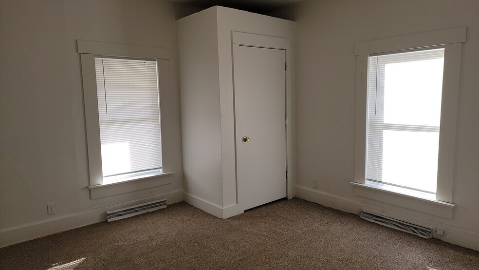 Building Photo - 2119 S Walnut St