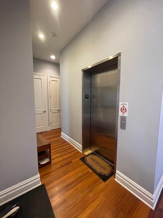 Building Photo - 1746-52 W North Ave