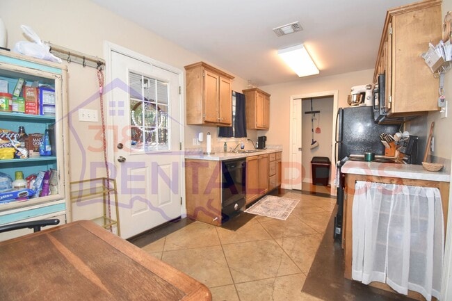 Building Photo - Three Bed, Two Bath Home in Ruston!