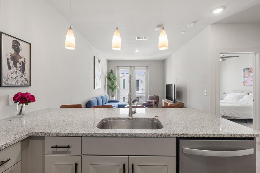 Building Photo - 5820 1/2 Cameron Rd