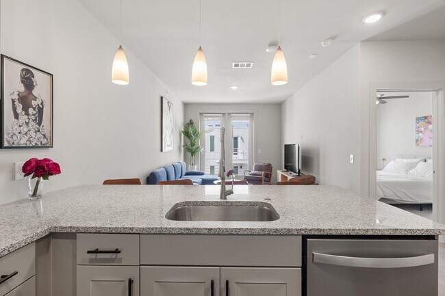 Building Photo - 5820 1/2 Cameron Road-SI FL4-ID1303398P