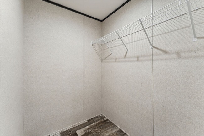 Building Photo - 10340 Midland Rd