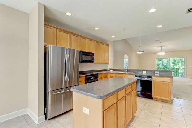 Building Photo - Beautiful 3BR/2BA Condo in Gated Stoney Creek – Close to Amelia Island