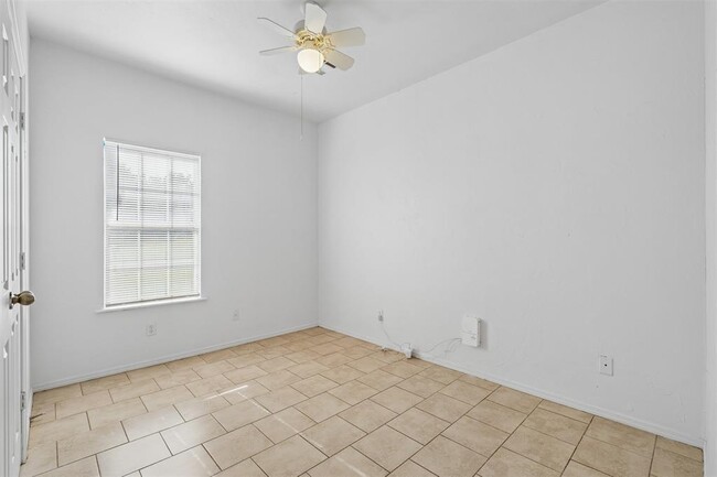 Building Photo - 1021 Shady Creek Cir
