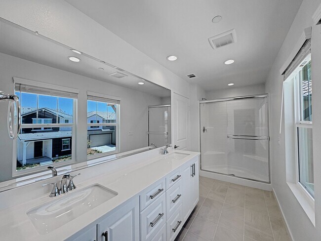 Building Photo - Stunning 4B/2.5BA New Build Home in Oceans...