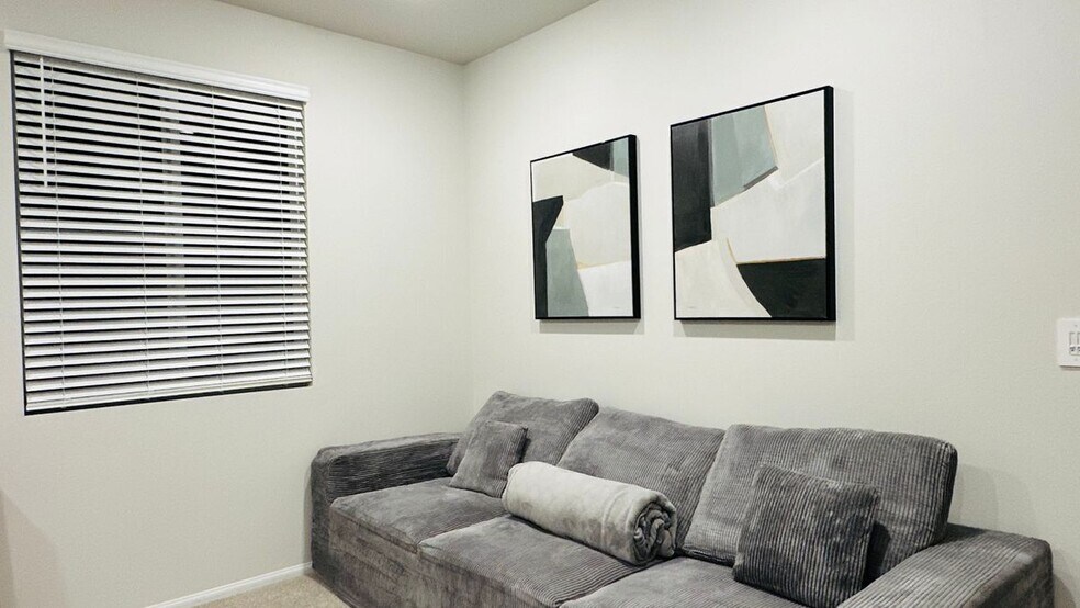 Building Photo - 1121 Tropic Ct