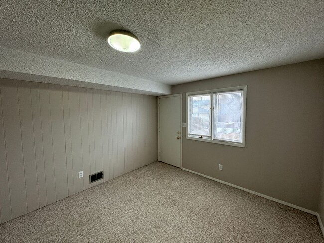 Building Photo - 2 bed, 2 office, 2 bath Townhouse