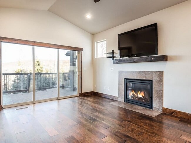 Building Photo - Desirable Black Rock Ridge with Mountain Views