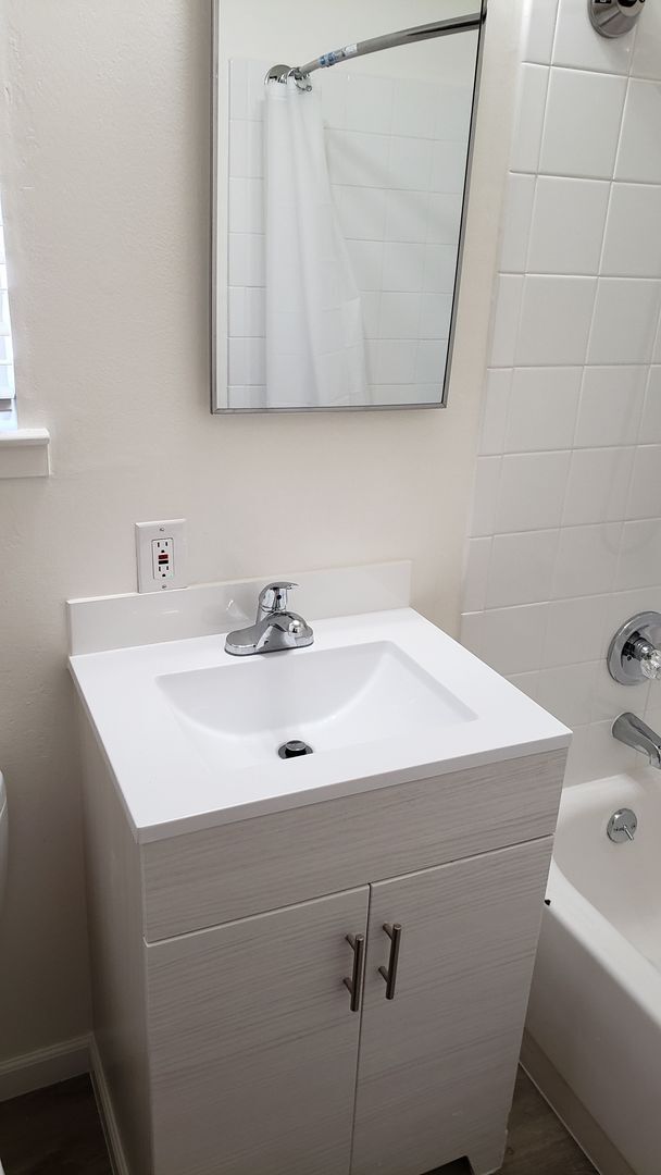 Building Photo - San Antonio Ave.