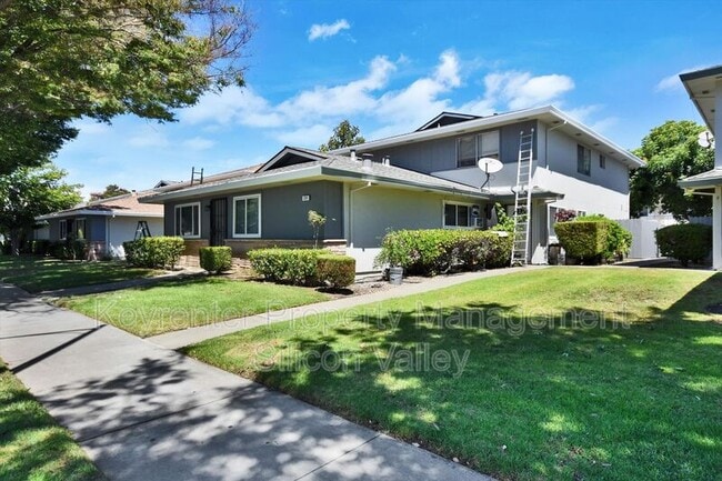 Building Photo - 329 Blossom Hill Rd