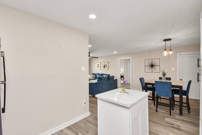 Building Photo - 5123 Dewberry St