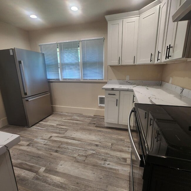 Building Photo - 112 Arvon Ave