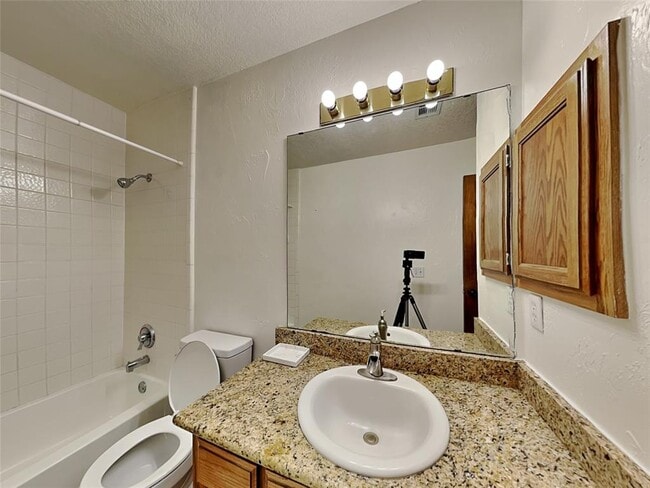 Building Photo - 3608 Teresa Dr