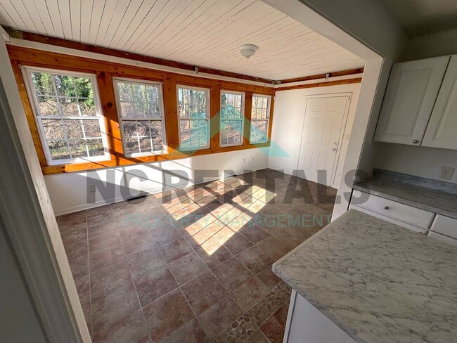 Building Photo - UNDER RENOVATION: Spacious 6-Bedroom, 2-Ba...