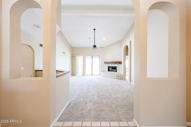 Building Photo - 15704 Cholla Dr
