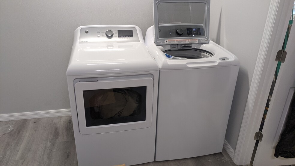 Building Photo - 2042 Harley Ave