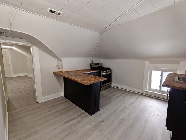 Building Photo - 317 East Washington St