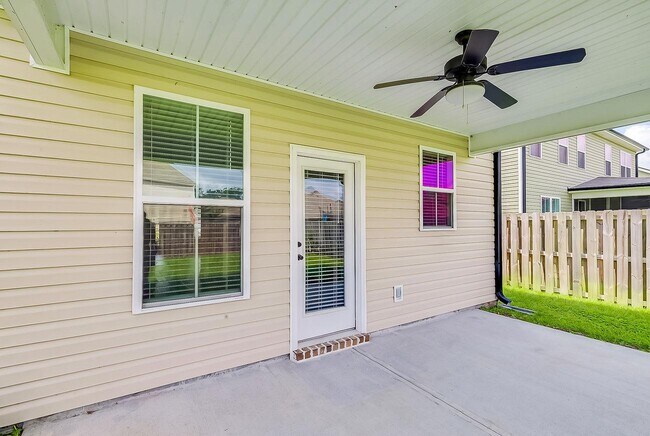 Building Photo - 125 Sams Dr