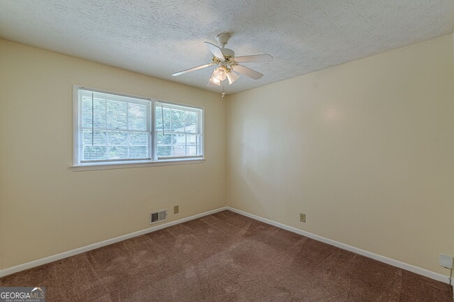 Building Photo - 828 Sheppard Way