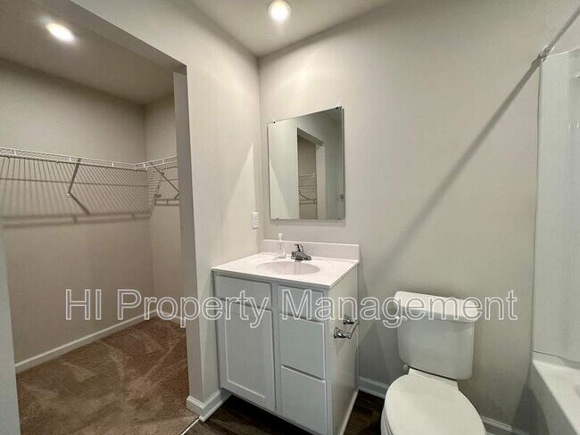 Building Photo - 11 High Pne Trl