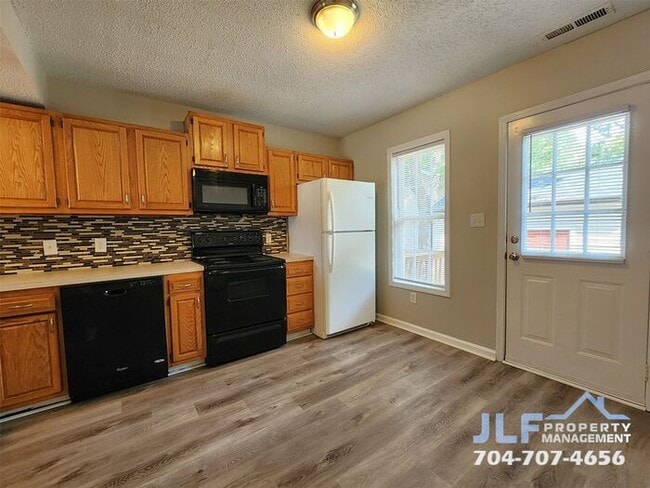 Building Photo - 2 Story All Brick 2/1.5 Townhouse in Concord