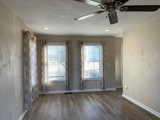 Building Photo - 165 Tula Cir