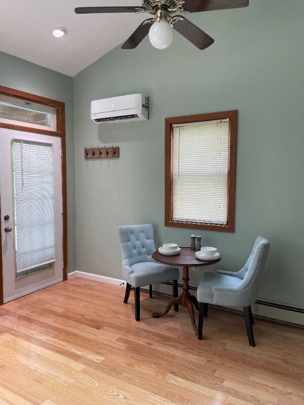 Building Photo - 602 Summer St